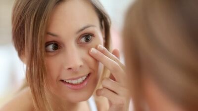 Yüzdeki kırışıkların ütüsü yumurta akı!