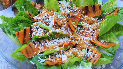 Izgara balkabaklı salata