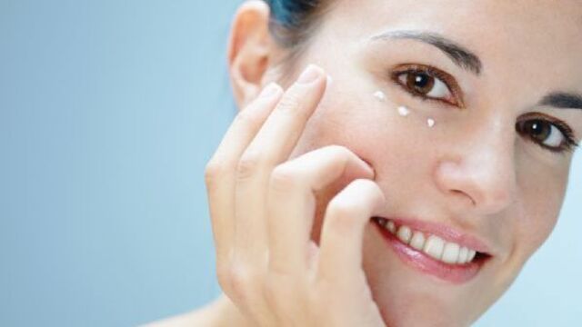 Gözaltı morluğu ve şişliği için doğru kremi seçin!