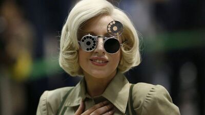 Lady Gaga'nın acayip gözlükleri