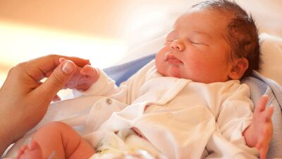 Yeni doğmuş bebeklerin acılarını azaltmanın yolları