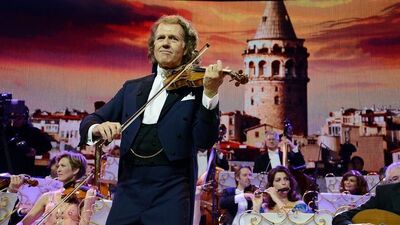 "İstanbullu mutsuz, neşeye ihtiyaçları var"