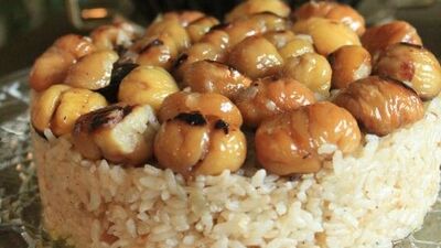 Kestaneli yenibaharlı pilav