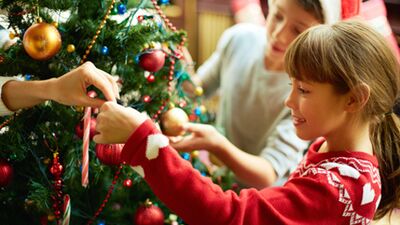 Yılbaşı ağacı süsleme vakti...