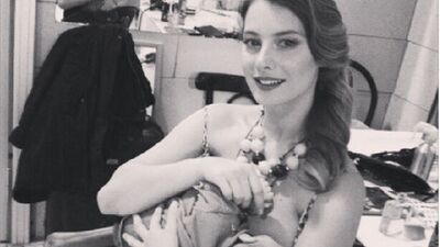 Tuba'dan Gisele pozu!