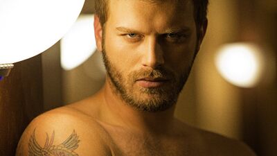 Kıvanç Tatlıtuğ attan düştü!