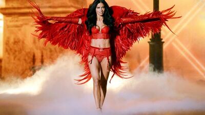 Adriana Lima: Meleklerin büyükannesi...