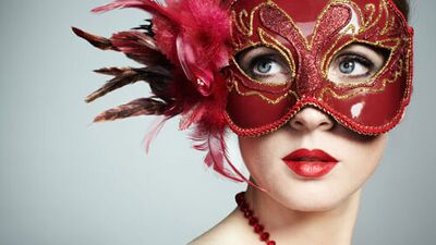 Yeniyıl partilerinin vazgeçilmezi maskeler...