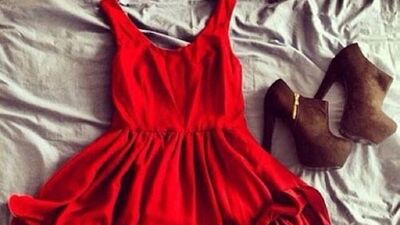 Kırmızı yılbaşı elbiseleri