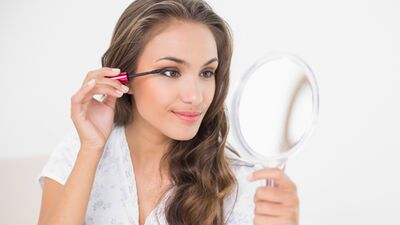 Kirpiklerinizi cevizli karışımla besleyin