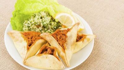 Okurun mutfağından: Kıymalı karnıyarık böreği