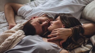 Erkeklerin yatakta sevdiği 15 sürpriz hareket