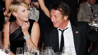 Charlize ve Sean'in aşkı onaylandı