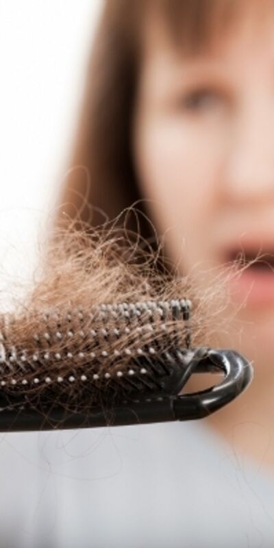 Doğum sonrası saç dökülmesi normal mi?