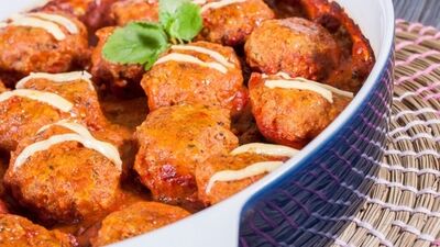 Fırınlanmış patates ve fıstıklı köfte