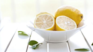 Saçlarınızı limonla şekillendirin