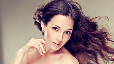 Kadınlar saçlarına 14 bin saat ayırıyor