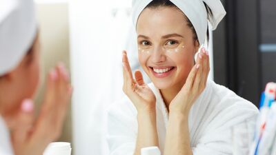 Gözlerinizin daha genç görünmesi için 9 yol