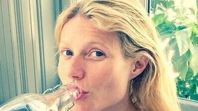 Ünlülerden makyajsız selfie modası