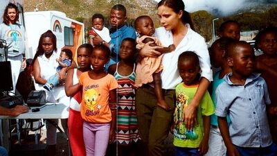 Victoria Beckham çocuklar için kıyafet tasarladı