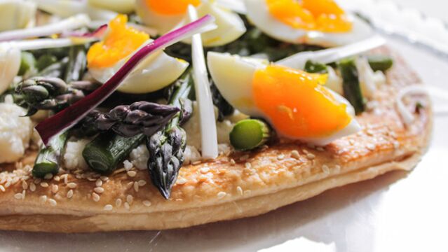 Kuşkonmazlı milföy pizza