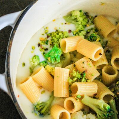 Karnabaharlı fırın makarna