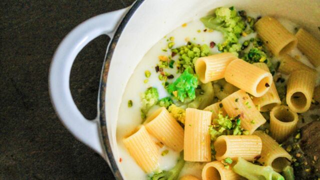 Karnabaharlı fırın makarna