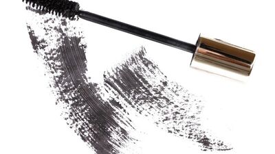 Saç diplerinizi rimelle kapatın