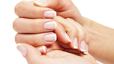 Tırnaklarınızdaki çizgilenmeyi böyle durdurun