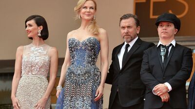 Cannes'da görkemli açılış