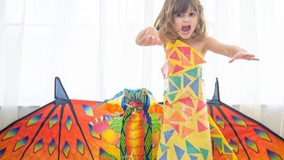 4 yaşındaki kağıttan elbise tasarımcısı Mayhem