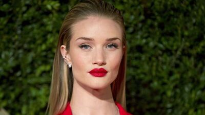 Rosie Huntington kapak kızı oldu
