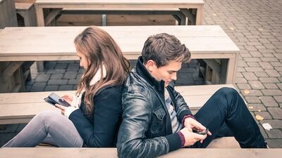 Yeni nesil gençler aşkı Tinder'da buluyor!