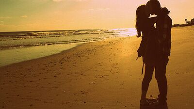 Saatlerce onu izleyebilirdim...