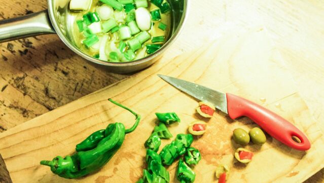 Yeşil zeytinli makarna