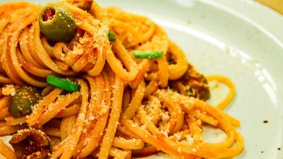 Yeşil zeytinli makarna