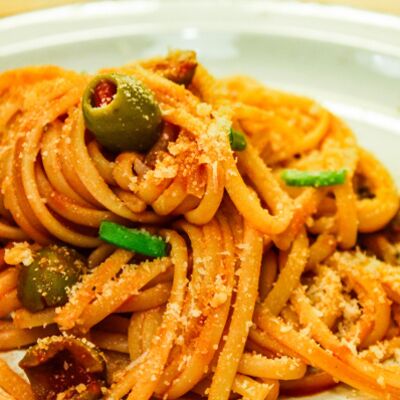 Yeşil zeytinli makarna