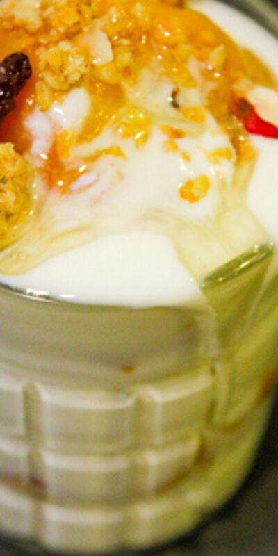 Yoğurt &amp; Şeftali &amp; Müsli