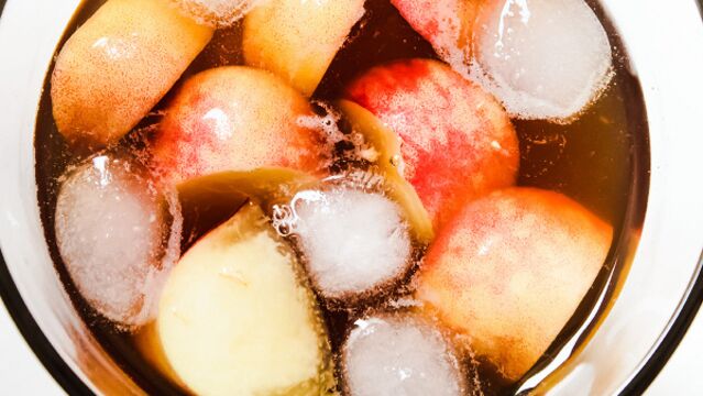 Şeftali ve zencefilli buzlu çay