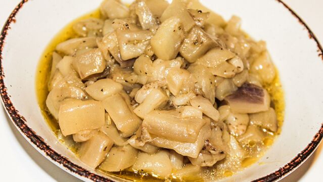 Közlenmiş patlıcanlı kıtır ekmek