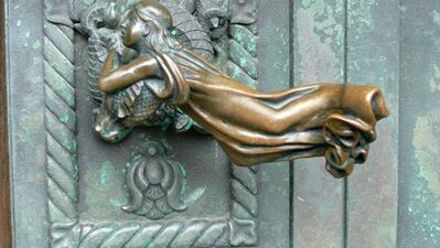 İlginç kapı tokmakları...