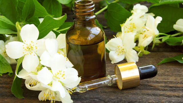 Doğal yaseminli parfüm nasıl yapılır?