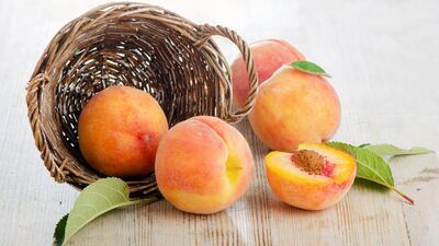 Cilde nem ve tazelik veren şeftalinin faydaları