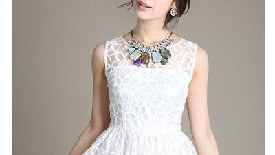 Beyaz dantel elbiselerin masumiyeti ve şıklığı