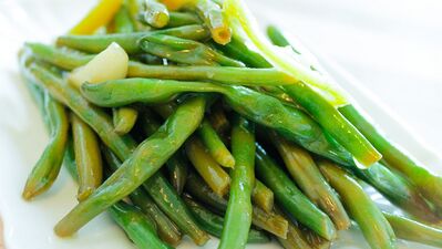Limon ve sarımsaklı fasulye