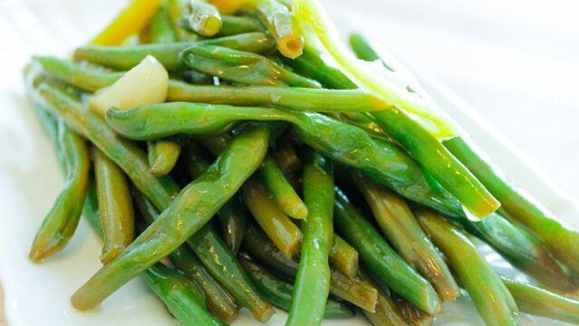 Limon ve sarımsaklı fasulye