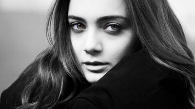 Damla Sönmez kimdir?