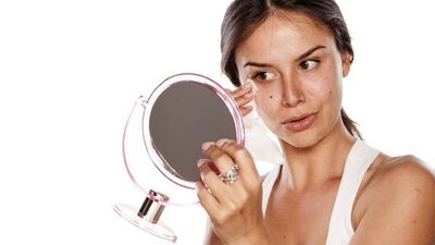 Yüzünüze gelincikle bakım uygulayın