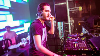 Deniz Koyu: Dans müziği zirveye vardı