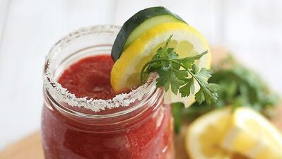 Ev yapımı domates suyu